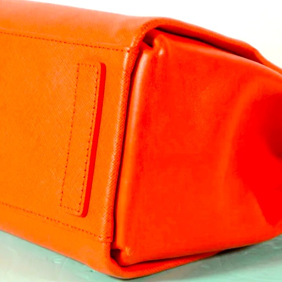 MCM Leather Cross Shoulder Bag Authentic + Dust Bag 🌹❤️🌹 - Picture 7 of 11